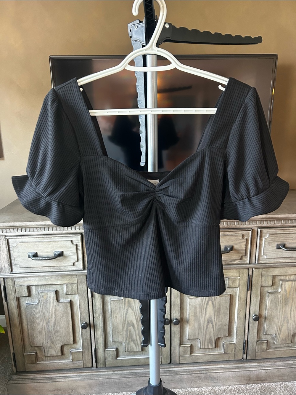 Lovers + Friends Black Ribbed Puff-Sleeve Crop Top